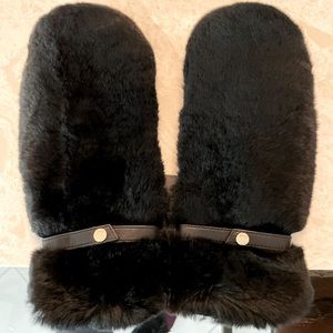 NWT. WANT Less Essentiels. Real fur and leather mittens.